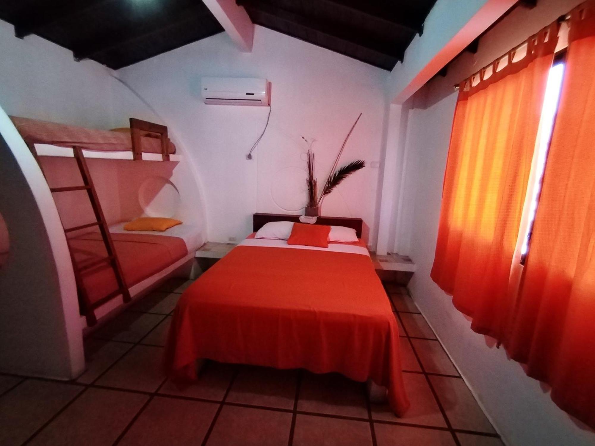 Hotel Cocos Salinas  Exterior photo